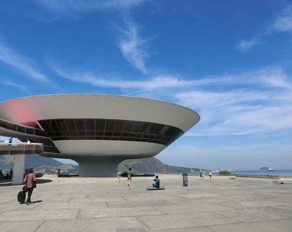 Niteroi Çağdaş Sanat Müzesi - Oscar Niemeyer