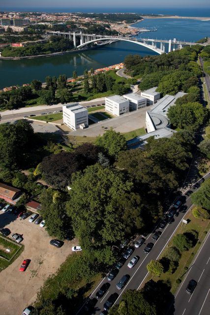 Porto Üniversitesi Mimarlık Fakültesi - Alvaro Siza