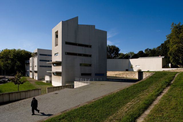 Porto Üniversitesi Mimarlık Fakültesi - Alvaro Siza