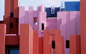 La Muralla Roja (Kırmızı Duvar) / Ricardo Bofill