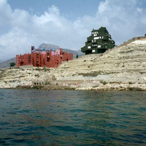 La Muralla Roja (Kırmızı Duvar) / Ricardo Bofill