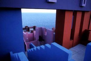 La Muralla Roja (Kırmızı Duvar) / Ricardo Bofill