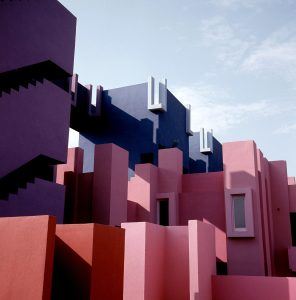 La Muralla Roja (Kırmızı Duvar) / Ricardo Bofill