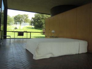 Cam Ev / Philip Johnson