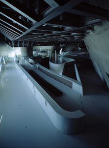 Phaeno Bilim Merkezi / Zaha Hadid