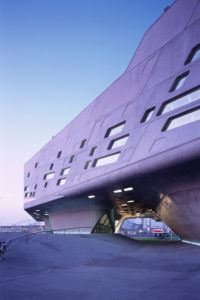 Phaeno Bilim Merkezi / Zaha Hadid