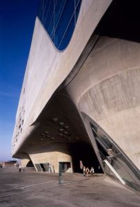 Phaeno Bilim Merkezi / Zaha Hadid