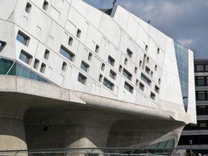 Phaeno Bilim Merkezi / Zaha Hadid