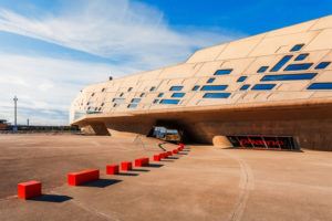 Phaeno Bilim Merkezi / Zaha Hadid