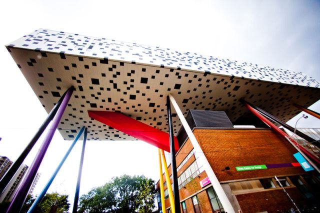 Sharp Tasarım Merkezi / Will Alsop