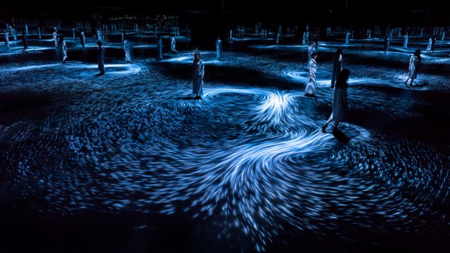 Moving Creates Vorticles Create Movement / TeamLab