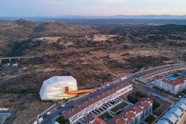 Plasencia Kongre Merkezi / SelgasCano