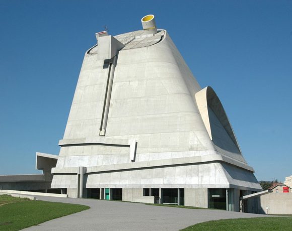 Saint-Pierre Kilisesi / Le Corbusier