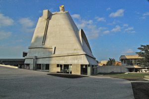 Saint-Pierre Kilisesi / Le Corbusier