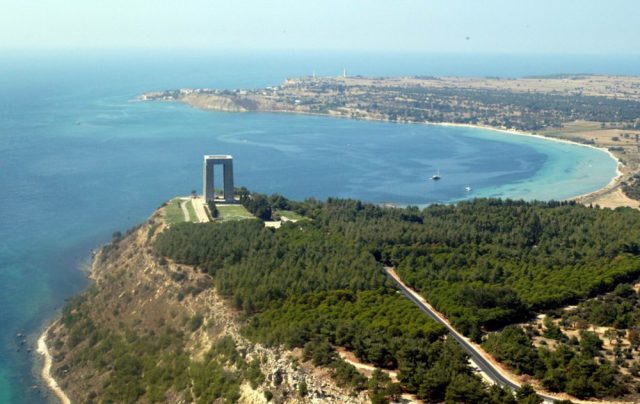 Çanakkale Şehitleri Anıtı / Feridun Kip, Doğan Erginbaş, İsmail Utkular