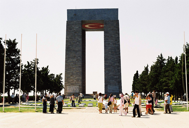 Çanakkale Şehitleri Anıtı / Feridun Kip, Doğan Erginbaş, İsmail Utkular
