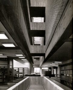 Goddard Kütüphanesi / John M. Johansen
