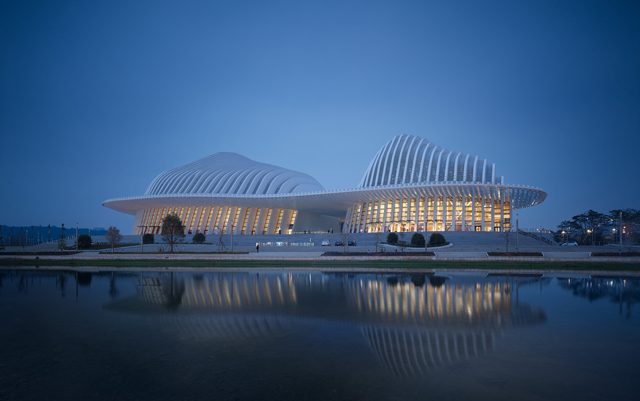 Guangxi Kültür ve Sanat Merkezi / gmp Architekten