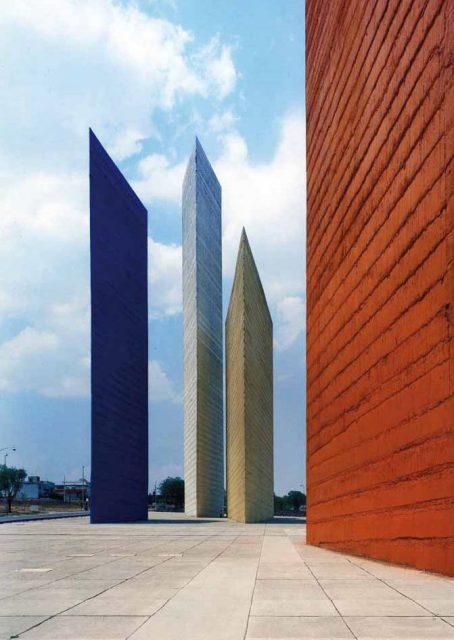 Torres de Satelite / Luis Barragan, Mathias Goeritz