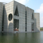 Bangladeş Ulusal Meclis Binası / Louis Kahn