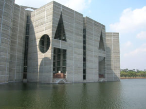 Bangladeş Ulusal Meclis Binası / Louis Kahn