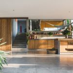 Bali'de Brütalist Bir Tropik Ev / Patisandhika + Dan Mitchell